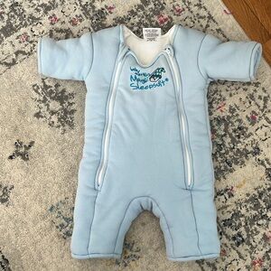 Baby Merlin‘s magic sleep suit (small)